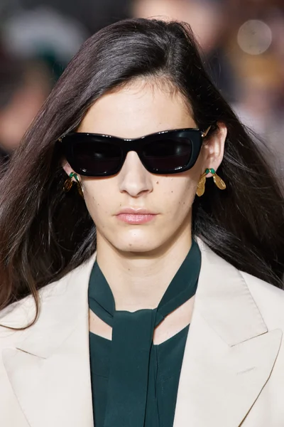 Look 28